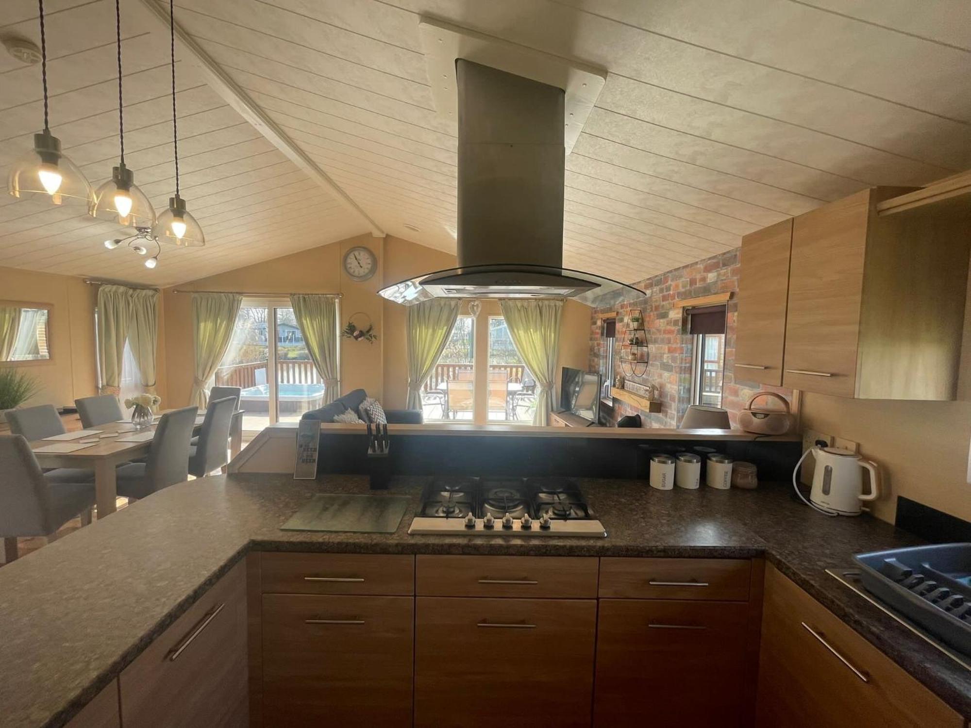 Luxury Lakeside Lodge L1 With Hot Tub Situated At Tattershall Lakes Country Park Exterior foto